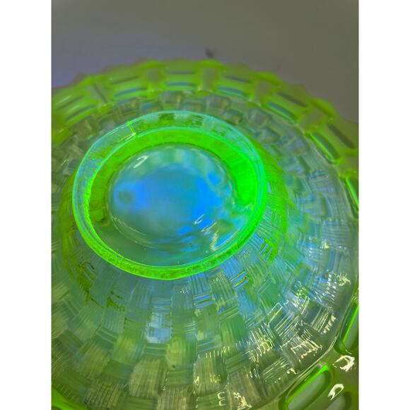 Fenton Basketweave Canary Yellow Opalescent Glass Bowl 7in Two Row Pierced Edge - Picture 6 of 10